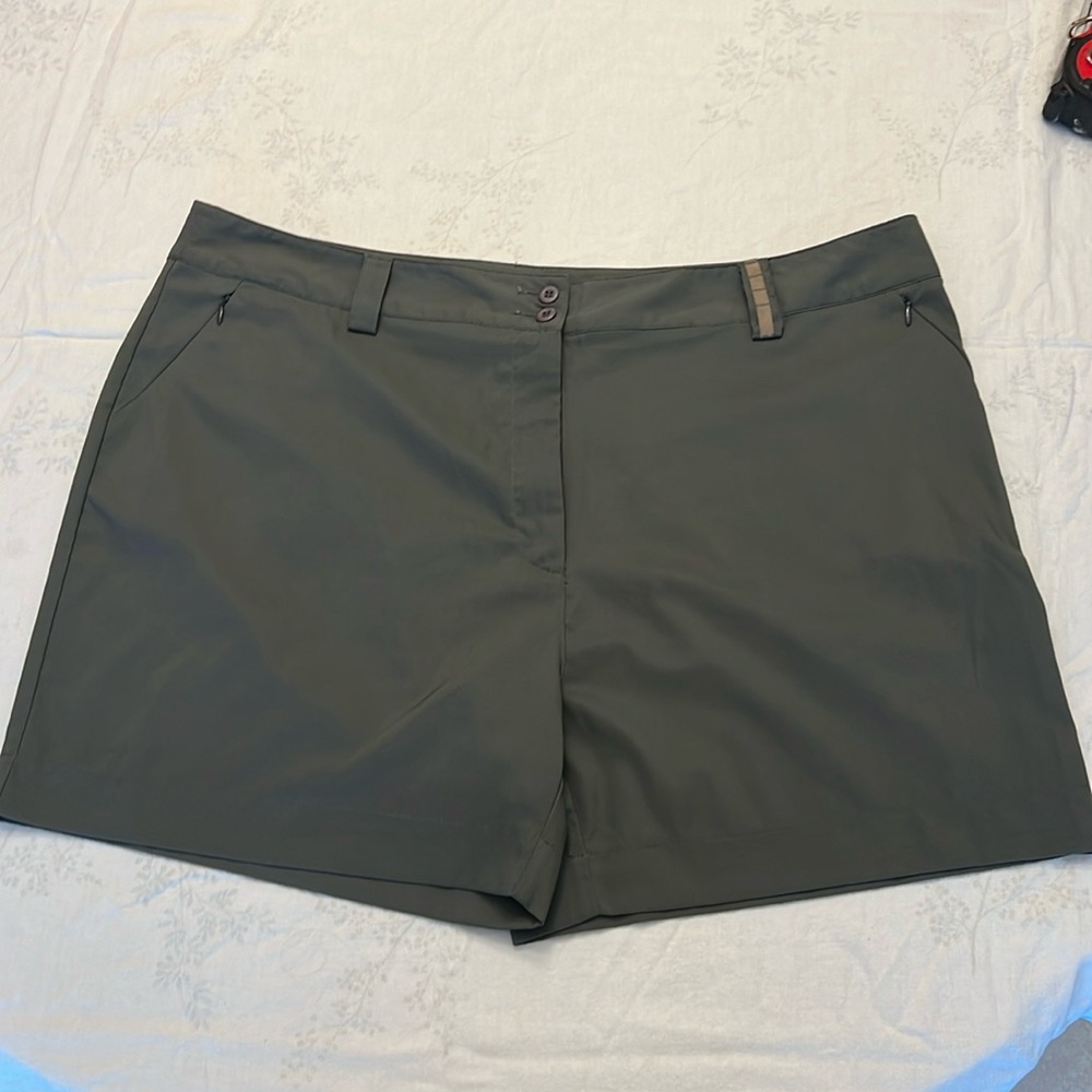 Maggie Lane golf shorts size 20